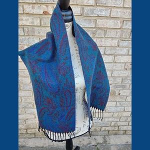 ✨Beautiful and warm✨Paisley Wide Blue Scarf Fringe Detail